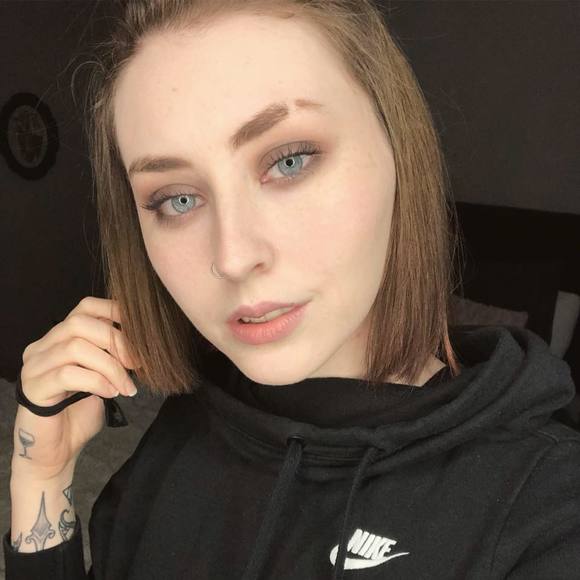 Meet your Posher, Vivian - Picture 1 of 1